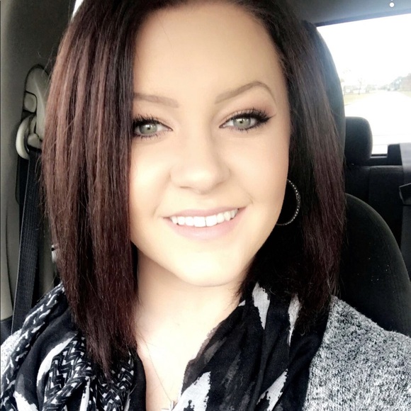 Meet your Posher, Aleah - Picture 1 of 1